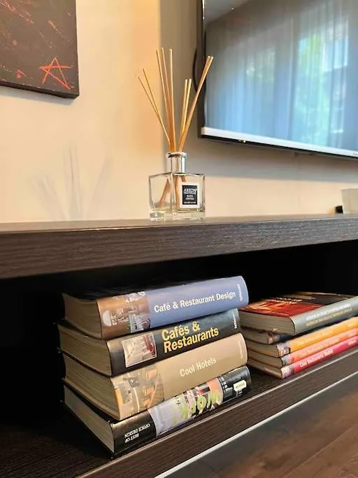 Perfectly Sumptuous Centre Apartment, 2-Minute Walk From Vitosha Boulevard Sofia
