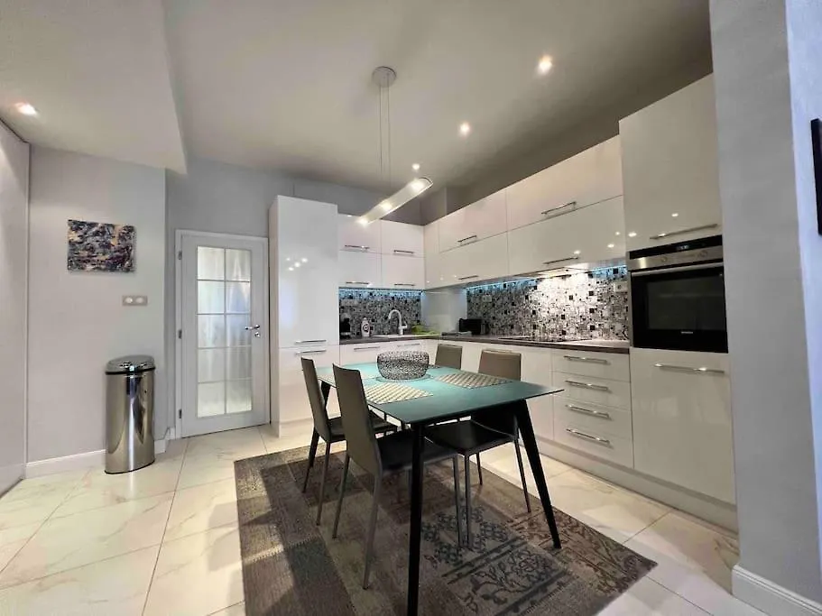 Perfectly Sumptuous Centre Apartment, 2-Minute Walk From Vitosha Boulevard Sofia